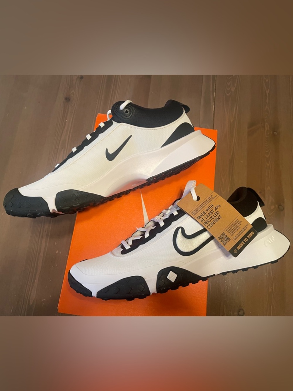 Nike Men's White and Black Athletic Shoes